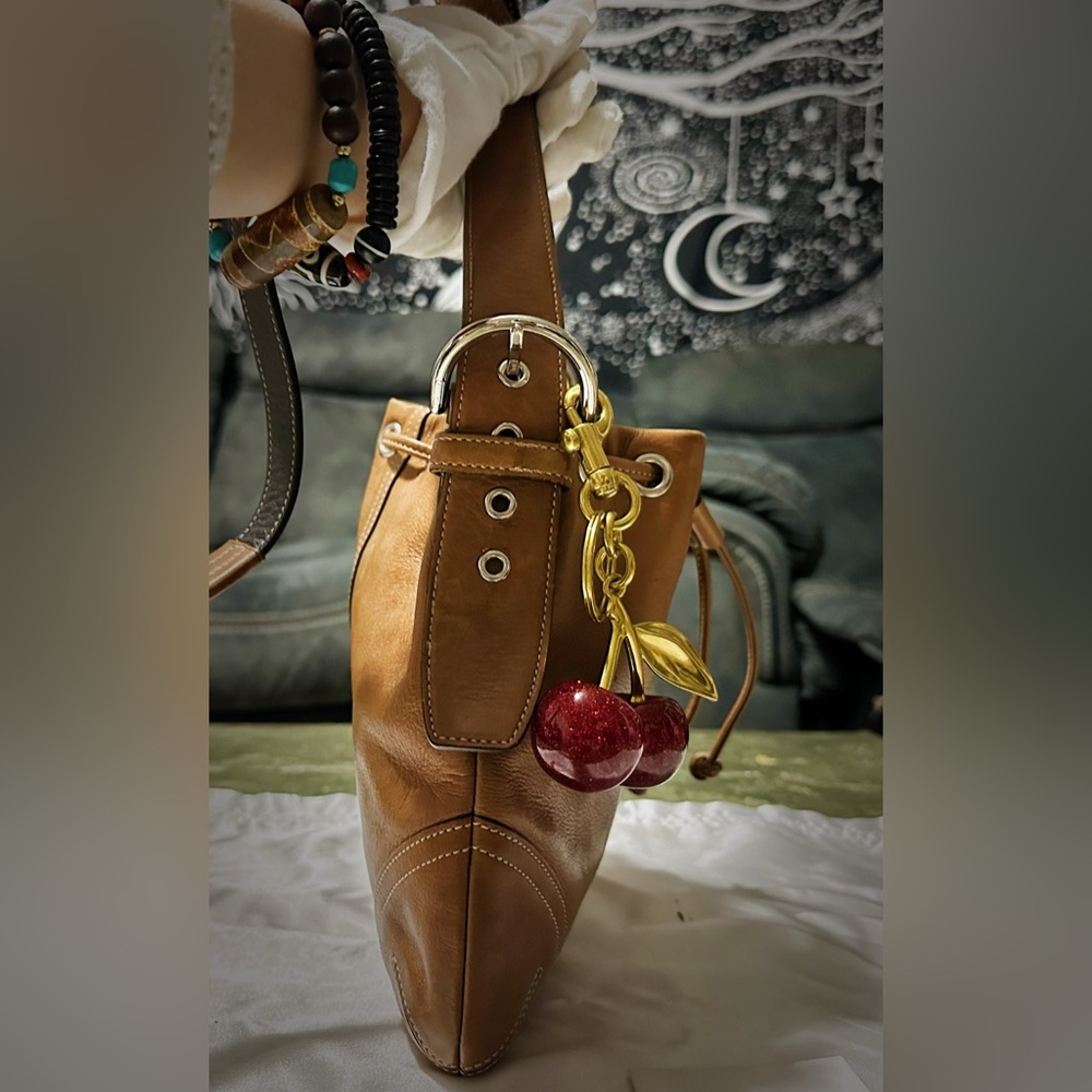 Vintage Coach soho shoulder Bag Tan Leather Drawstring Bag - Picture 16 of 16